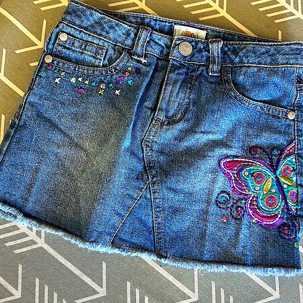 Circo Little Girls 👧🏻 Small Distressed Denim Embroidered Butterfly 🦋 & jewels